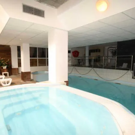 Le - Piscine 18 - Pour 4 Personnes Mae-8804 * Gourette